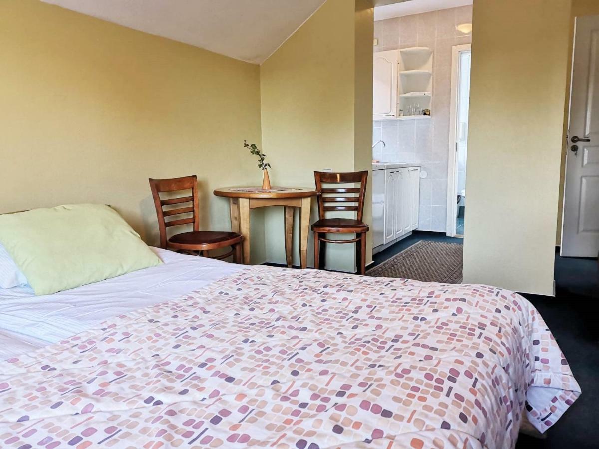 Info Hotel Apartments Паланга Екстер'єр фото